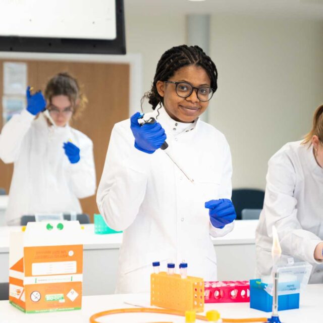 Enioluwa Olawoore profile photo in a biology lab